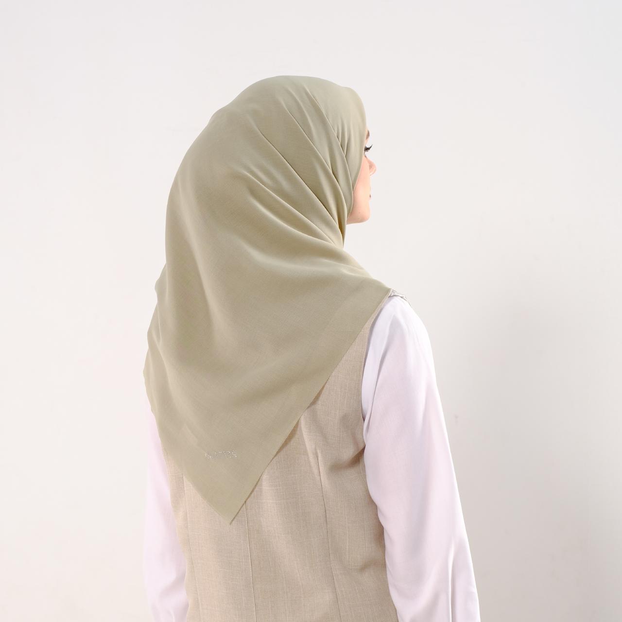 Shafira Marcella Plain Scarf | Hijab | Kerudung | Jilbab Segiempat