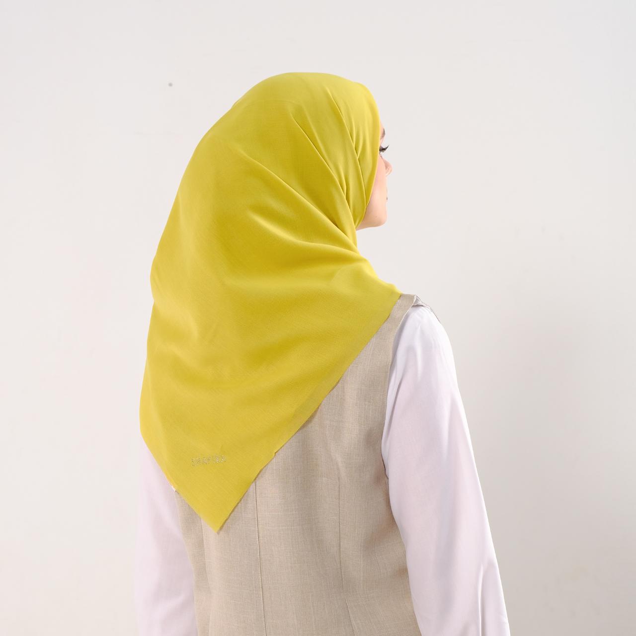 Shafira Marcella Plain Scarf | Hijab | Kerudung | Jilbab Segiempat