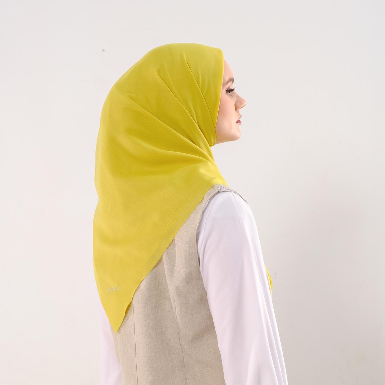 Shafira Marcella Plain Scarf | Hijab | Kerudung | Jilbab Segiempat