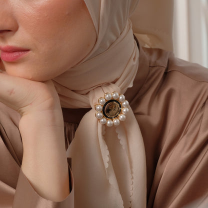 Shafira Pearl Signature Brooch Light Gold