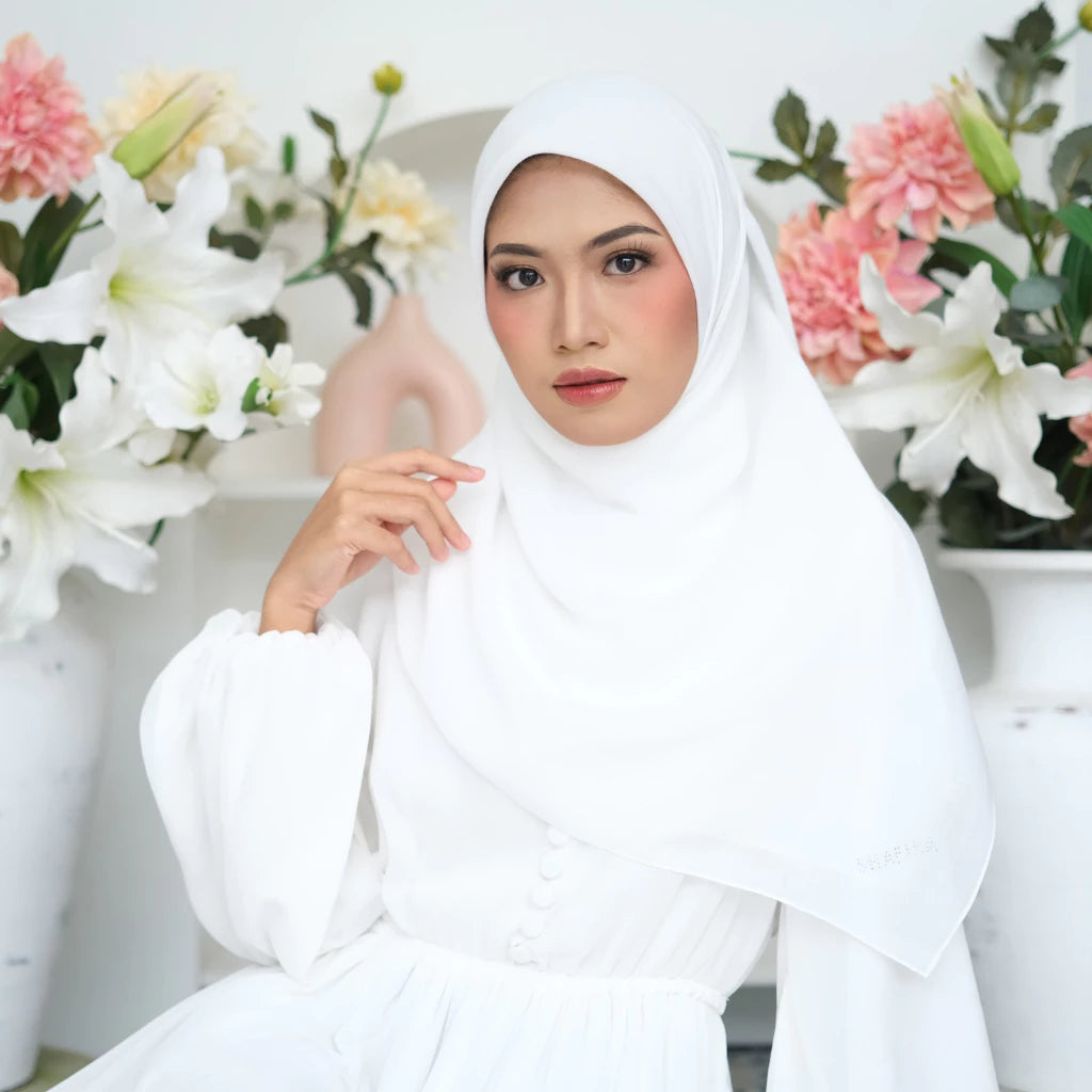 Emilya Plain Scarf | Hijab | Jilbab Segi empat swarovski