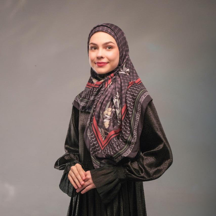 Shafira Houria Exclusive Collections |  Printed Scarf Black | Hijab Segi Empat Motif | Free Pouch