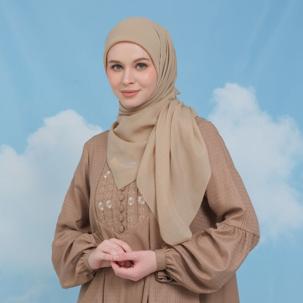 Shafira Valeria Plain Scarf | Hijab | Kerudung | Jilbab Segiempat