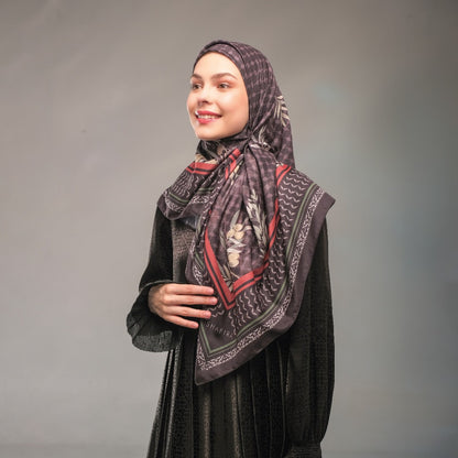 Shafira Houria Exclusive Collections |  Printed Scarf Black | Hijab Segi Empat Motif | Free Pouch