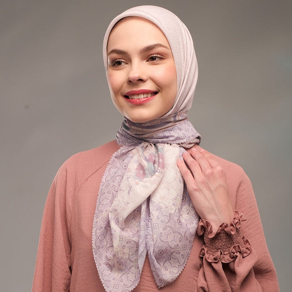 Shafira Medisa Printed Scarf | Hijab Segi Empat Motif