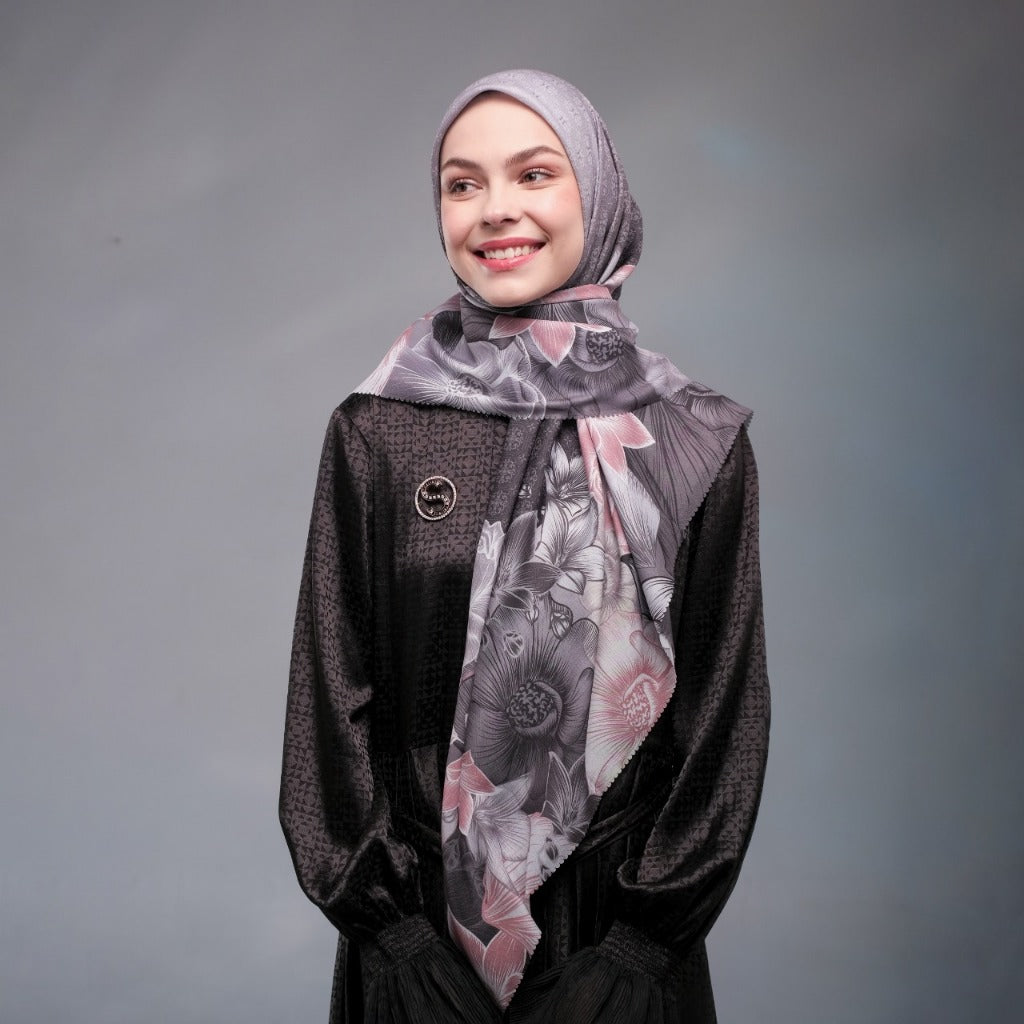 Shafira Raelyn Printed Scarf | Hijab Segi Empat Motif