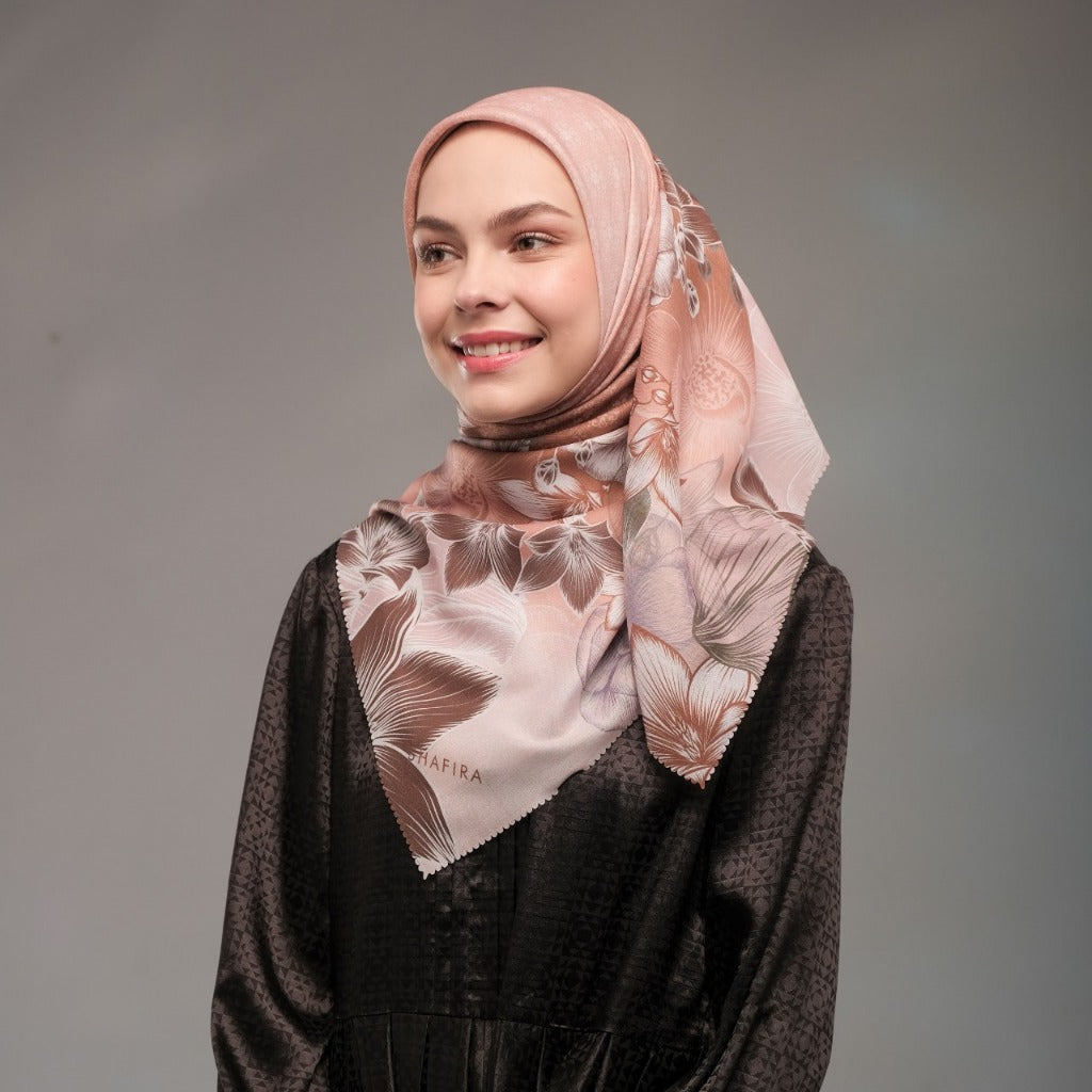 Shafira Raelyn Printed Scarf | Hijab Segi Empat Motif