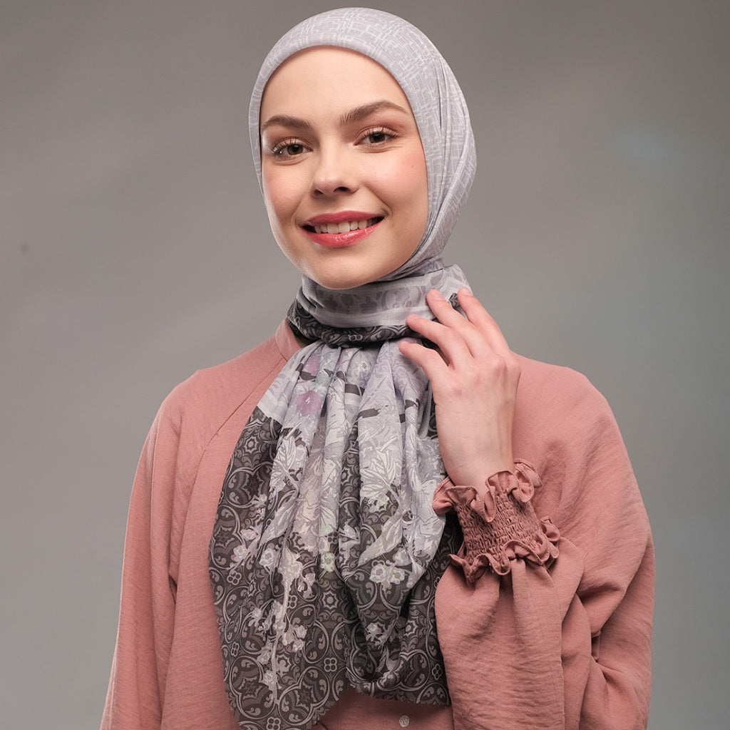 Shafira Medisa Printed Scarf | Hijab Segi Empat Motif