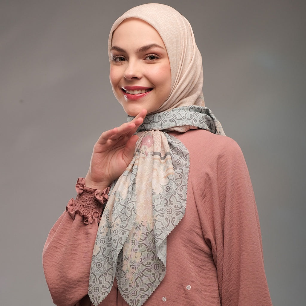 Shafira Medisa Printed Scarf | Hijab Segi Empat Motif