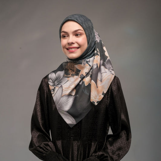 Shafira Raelyn Printed Scarf | Hijab Segi Empat Motif