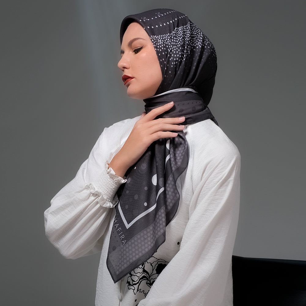 Shafira Paola Printed Scarf | Hijab Kerudung Segi Empat Motif