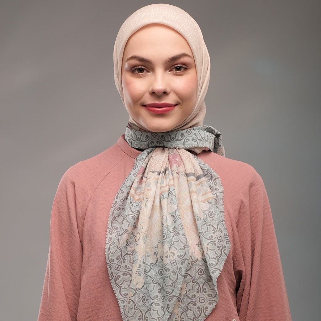 Shafira Medisa Printed Scarf | Hijab Segi Empat Motif