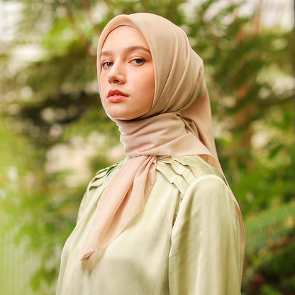 Shafira Erisa Plain Scarf | Hijab Segi Empat Polos | Jilbab Ultravoal