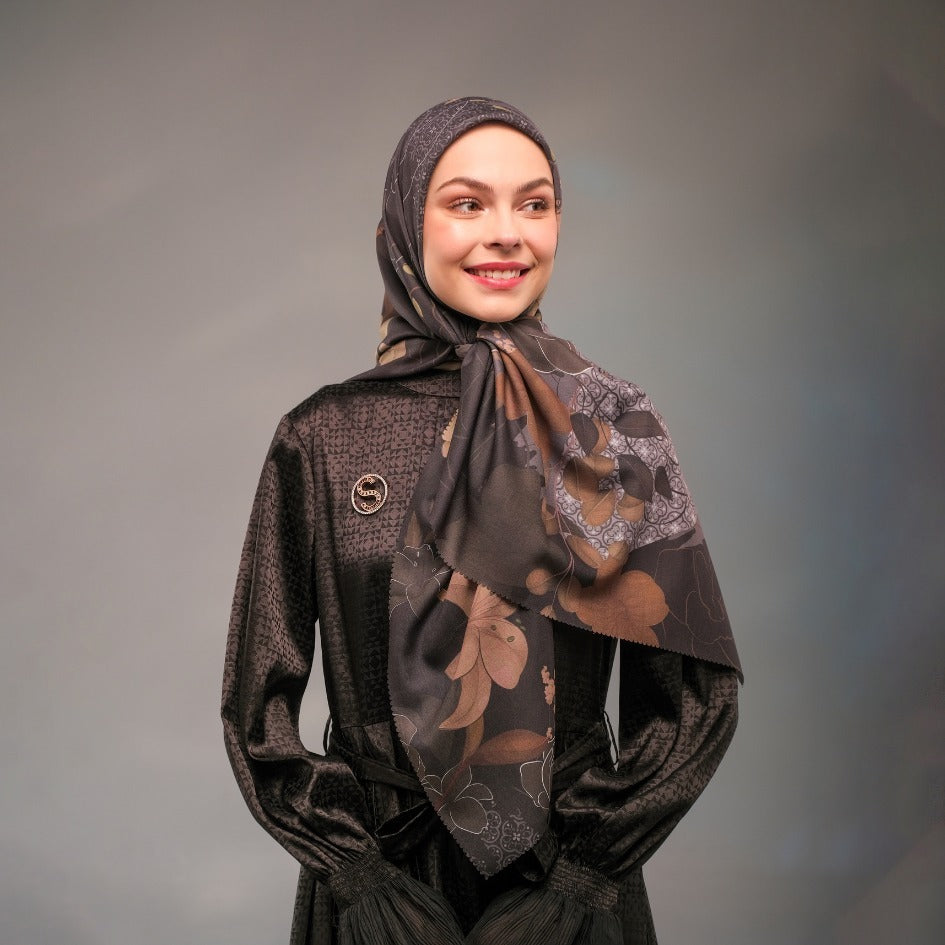 Shafira Izara Printed Scarf | Hijab Segi Empat Motif