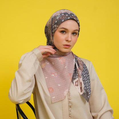 Shafira Zemora Printed Scarf | Hijab Segi Empat Motif